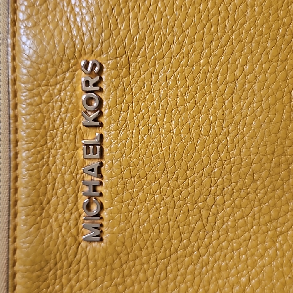 Michael Kors wristlet bag - Picture 2 of 5